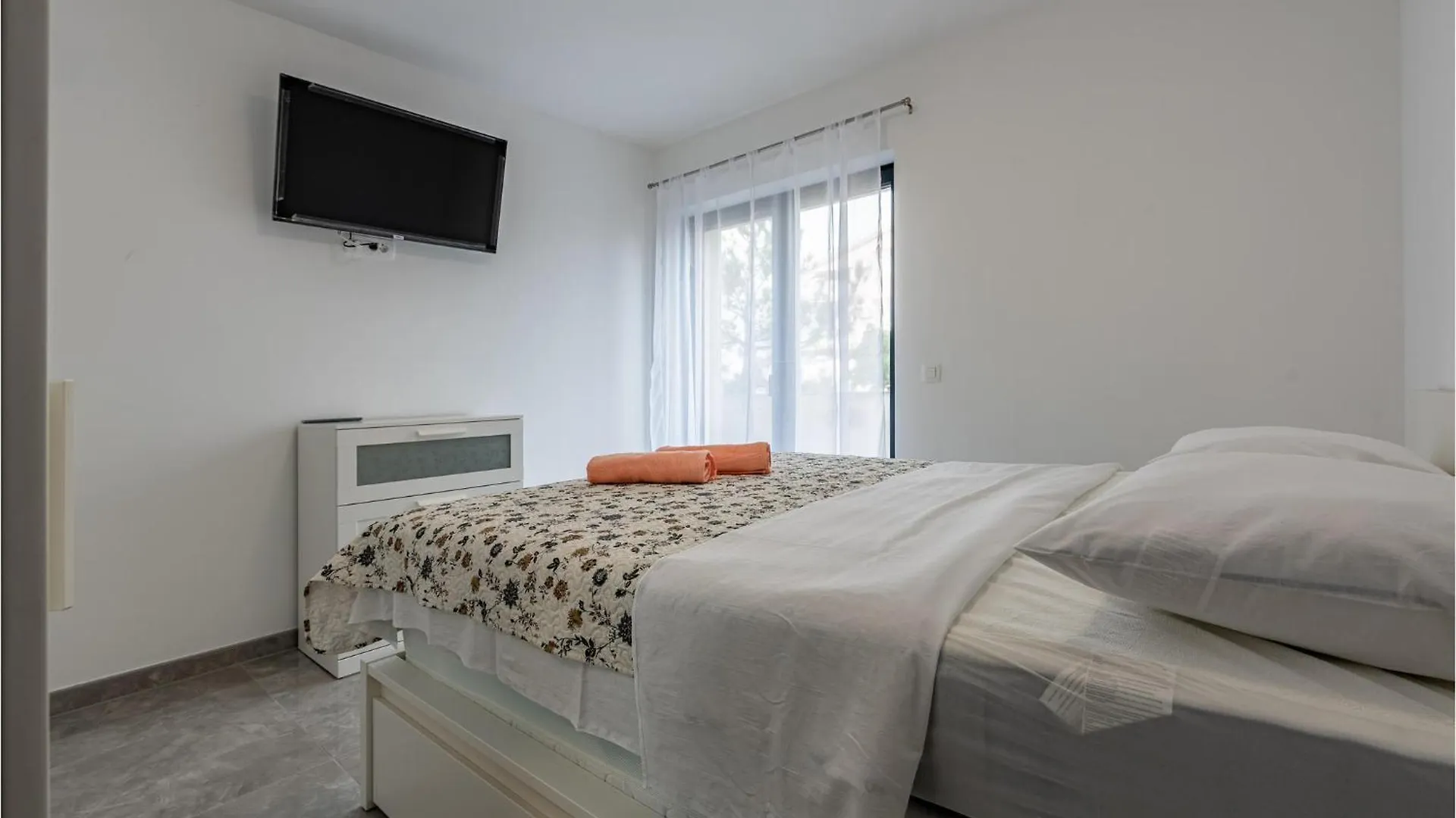 Cozy Apartment In Vir With Wifi