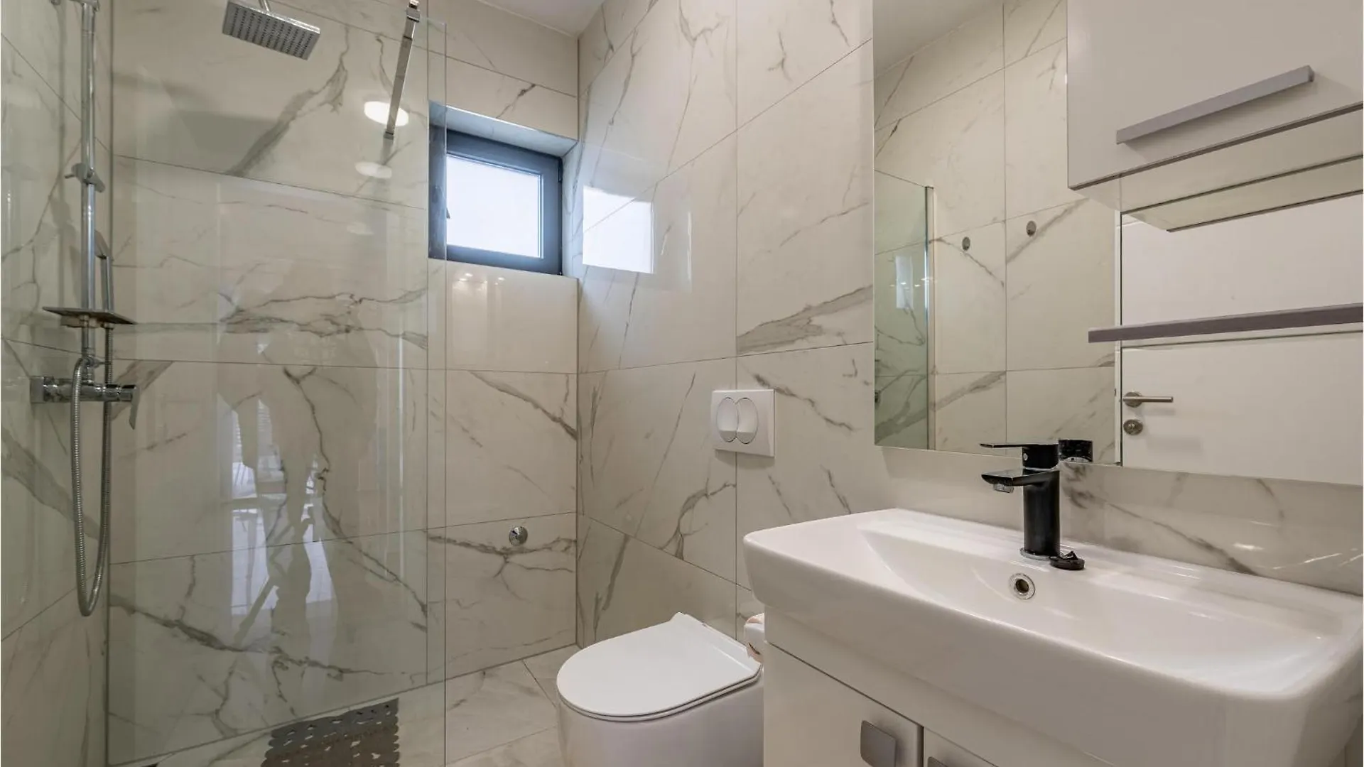 Cozy Apartment In Vir With Wifi